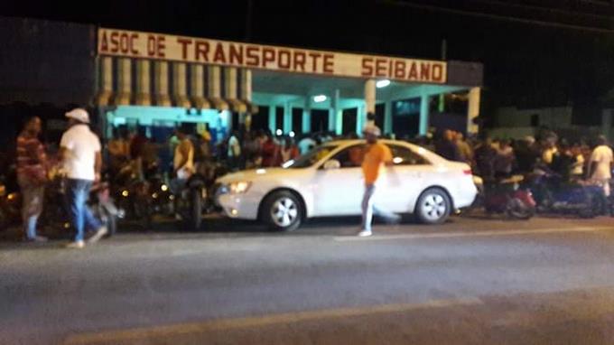 un seguridad y un atracador mueren en asalto a parada autobus de el seibo